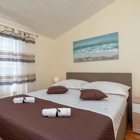 Apartman Apartment in Okrug Gornji 6139