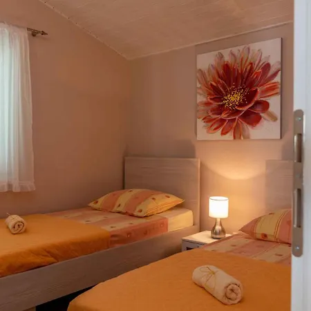 Apartment in Okrug Gornji 6139 *