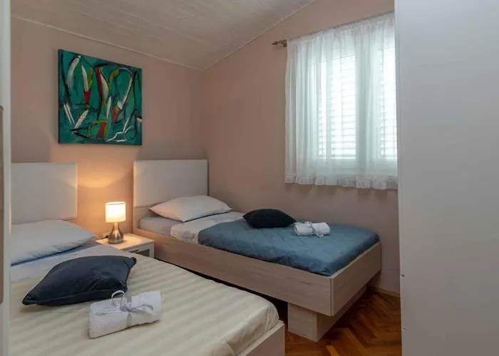 Appartement In Okrug Gornji 6139 Trogir