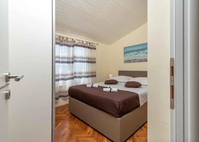 Appartement In Okrug Gornji 6139 *