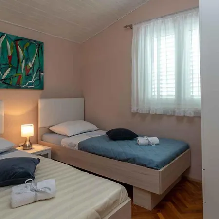 Lägenhet In Okrug Gornji 6139 Trogir