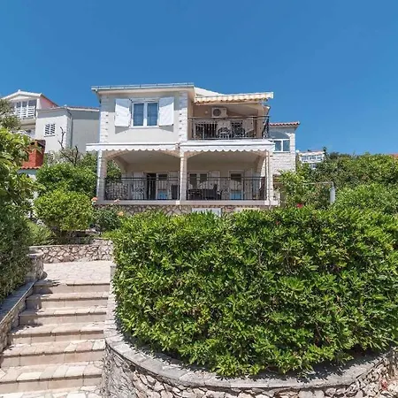 Lägenhet In Okrug Gornji 6139 *